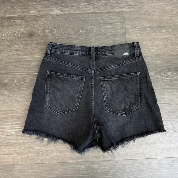 Zara Women Size 4 Black High Rise Raw Hem Cut Off Denim Shorts 3" Inseam Grunge - Picture 4 of 8
